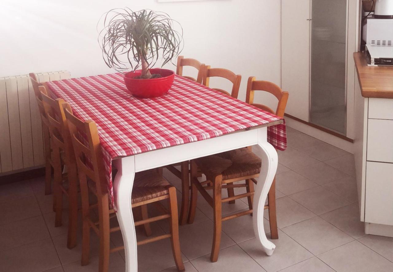 Residenza Esse Villa Angera Buitenkant foto