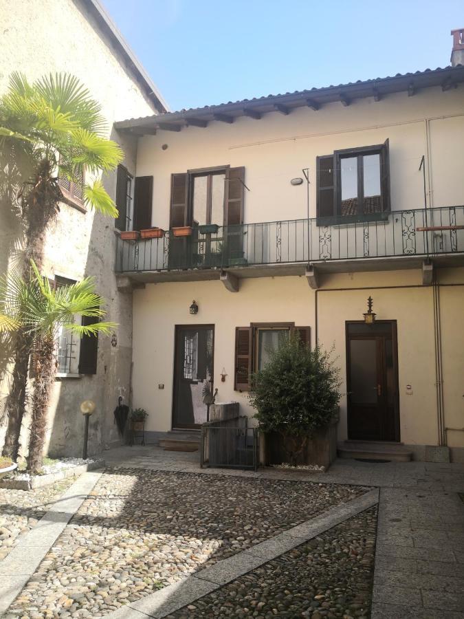 Residenza Esse Villa Angera Buitenkant foto