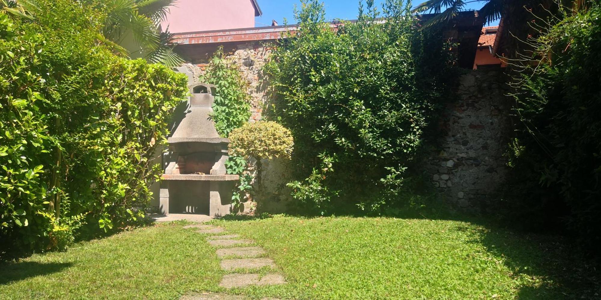 Residenza Esse Villa Angera Buitenkant foto
