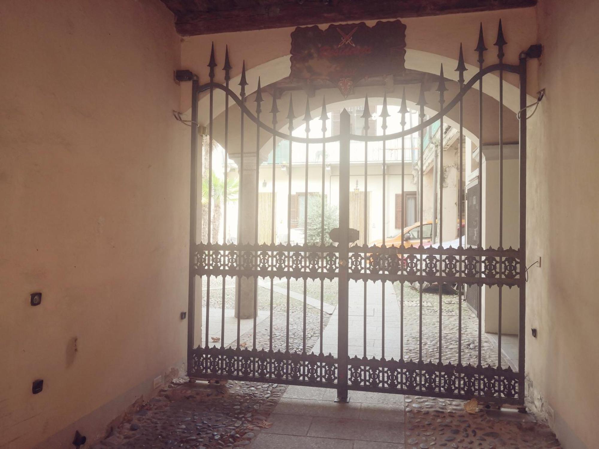 Residenza Esse Villa Angera Buitenkant foto