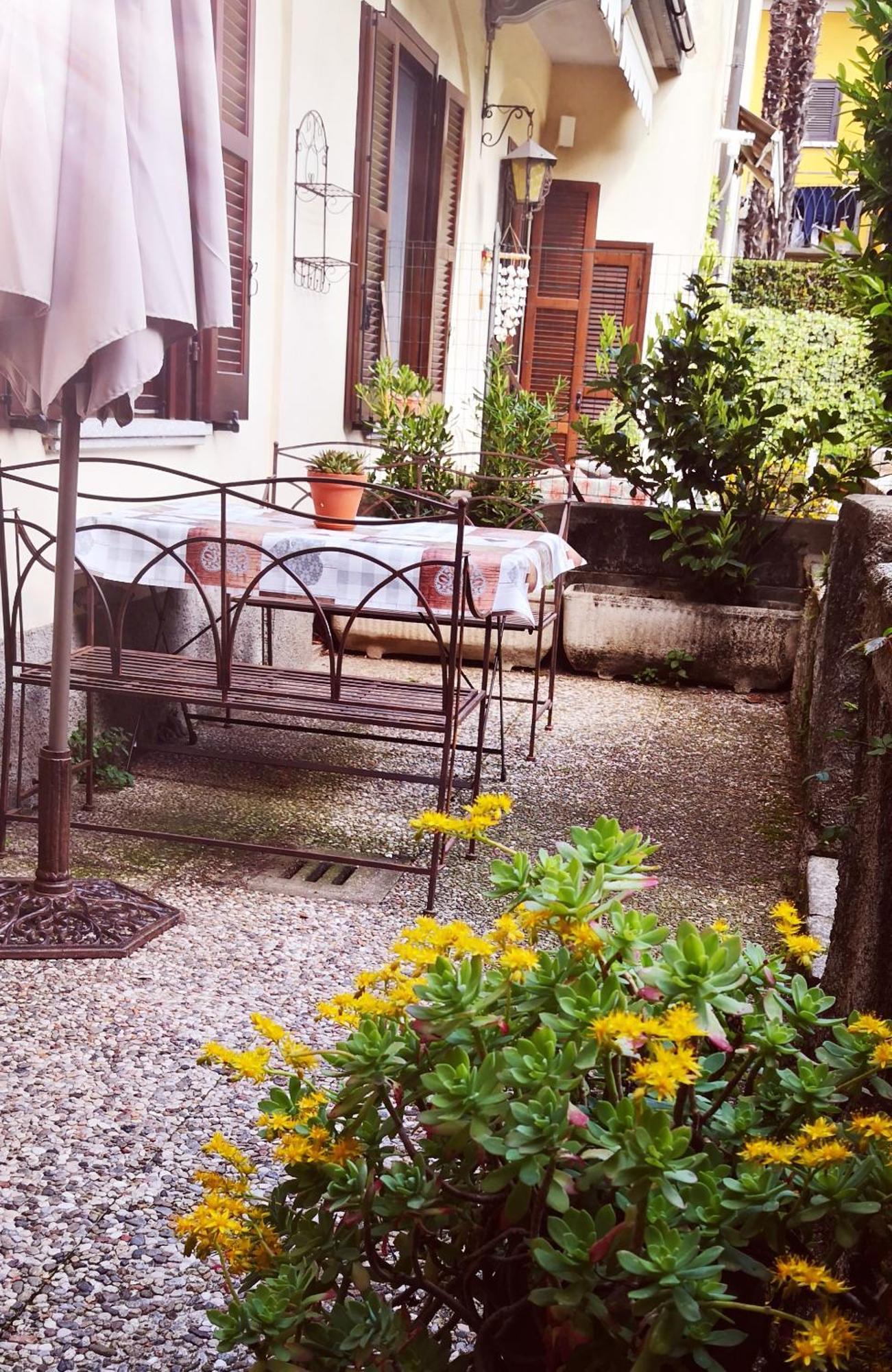 Residenza Esse Villa Angera Buitenkant foto
